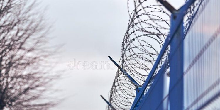 Pse Polonia po ndërton gardh me tela në kufi me Kaliningradin e Rusisë?