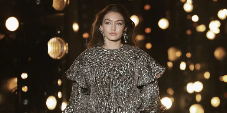 Gigi Hadid mahnit me stilin e saj në eventin “CFDA 2022”