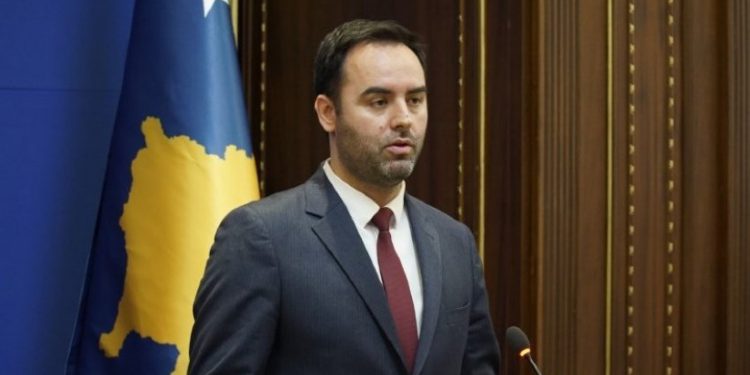 “Në garë me botën gri” ekspozita e Rexhep Selimit, Konjufca: Me pikturat e tij ai është mes nesh