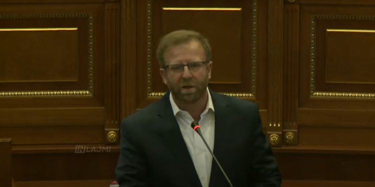 Abazi kritikon Qeverinë: Miratoni buxhet pa strategji të energjisë, sigurim jetësor për policët