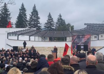 Në Mushtisht të Suharekës përurohen shtatoret e Hasan Prishtinës dhe Adem Jasharit