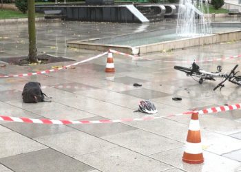 Një biçikletë e aksidentuar në përkujtim të viktimave të trafikut rrugor