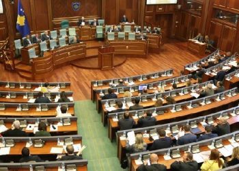 Opozita kërkon rritjen e pagave për sektorin privat, paga minimale deri në 400 euro