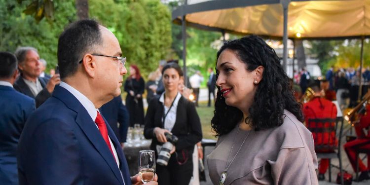 Begaj bisedon me Osmanin, inkurajon vazhdimin e dialogut mes palëve