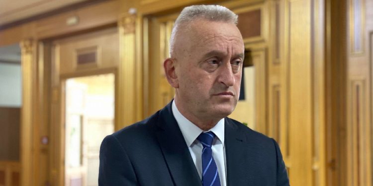 Qalaj: Policët serbë mund të kthehen në punë, mjafton një vendim i Qeverisë