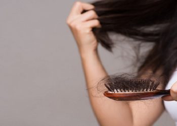 Parandaloni rënien e flokëve duke përdorur qepë