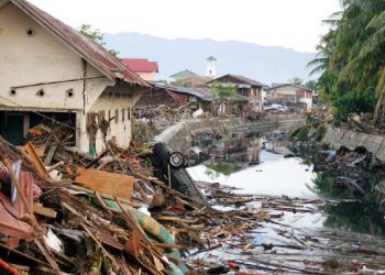 Tërmet i fuqishëm godet Indonezinë, dhjetëra viktima e qindra të lënduar