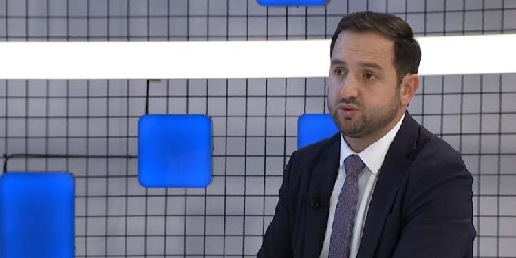 Korenica për shkarkimin e tij: Është një penalizim nga deputetet servil të Vetëvendosjes