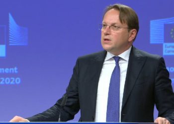 Varhelyi: Anëtarësimi i Shqipërisë më EUCivPro është hap i rëndesishëm