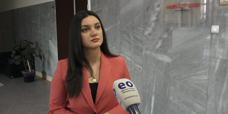 Deputetja Statovci: Presidentja Osmani po ua zbardhë fytyrën edhe atyre që e shajnë