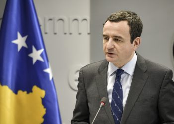 Kurti: Uroj që festën e Krishtlindjes ta kaloni në paqe e dashuri