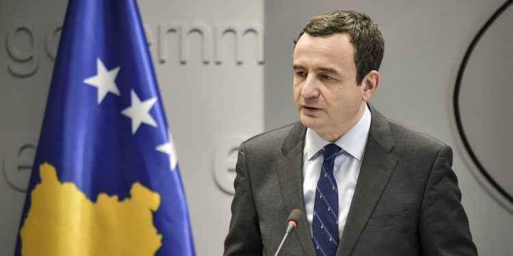 Kurti: Uroj që festën e Krishtlindjes ta kaloni në paqe e dashuri