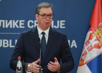 Vuçiq: Nenad Rashiq dhe Rada Trajkoviq duan zhdukjen e serbëve të Kosovës