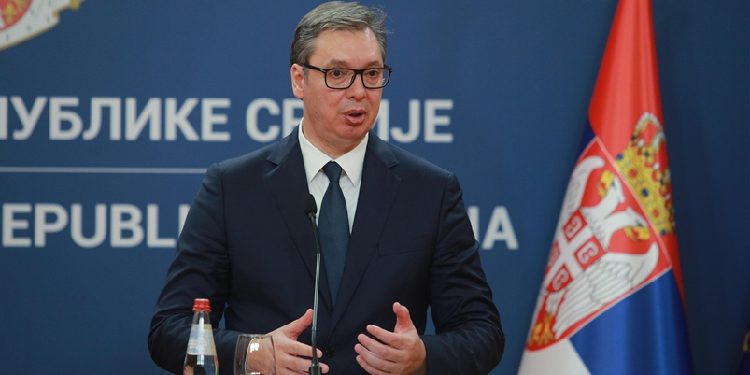 Vuçiq: Nenad Rashiq dhe Rada Trajkoviq duan zhdukjen e serbëve të Kosovës