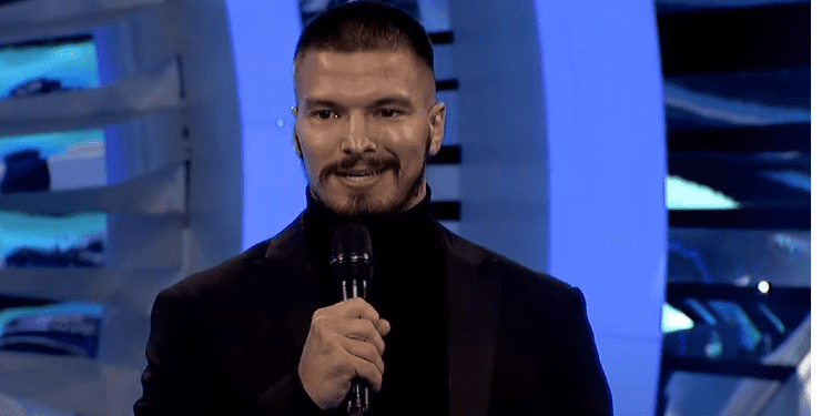 Andi Artani befason me deklaratën e tij: Kurrë libër nuk kam lexu