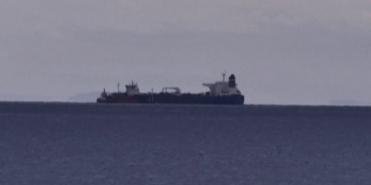 E pazakontë, anija ruse qëndron përballë brigjeve shqiptare me mision “të paqartë”