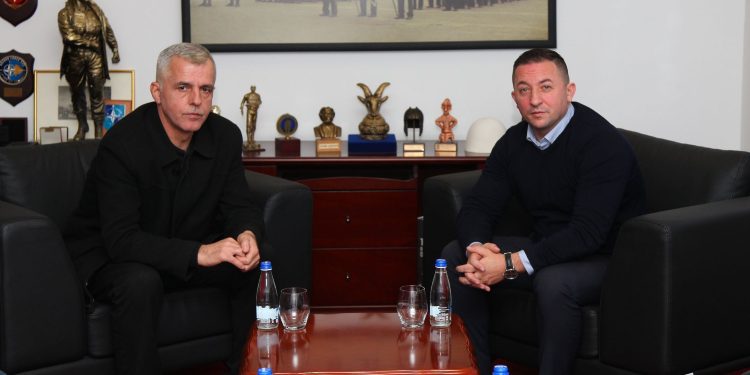 Mehaj takohet me Faton Klinakun, flasin për proceset gjyqësore ndaj krerëve të UÇK-së