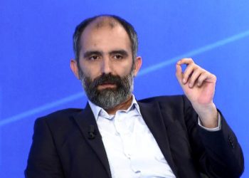 Abrashi: KFOR-i ta përmbushë misionin e tij, ose Policia e Kosovës do t’i heq barrikadat në veri