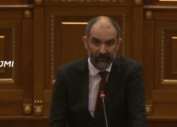 Abrashi: Në veri nuk është ndarja në shqiptarë e serbë, por në banda kriminale e qytetarë