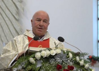 Imzot Dodë Gjergji uron Krishlindjet: Shqiptarët kanë ndihmuar njëri-tetrin në rrethana të vështira