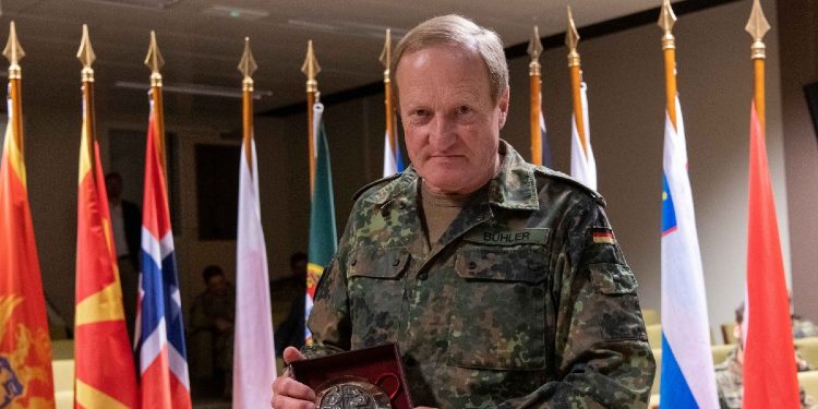 Ish-komandanti i KFOR-it: Të 2-ja palët duhet të çarmatosen verbalisht