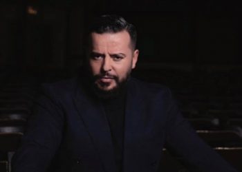 Gëzim Myshketa me dedikim emocionues pas mbrëmjes artistike “Ta zbardhi ftyrën”