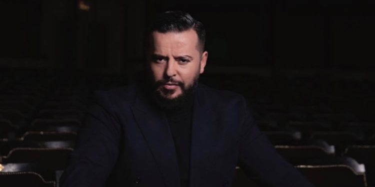 Gëzim Myshketa me dedikim emocionues pas mbrëmjes artistike “Ta zbardhi ftyrën”