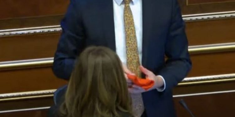 Musliu me “dhuratë” për Konjufcen, por pse?!