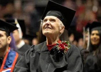 Ja 90 vjeçarja e cila diplomoi pas 71 vitesh!