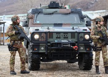 Komandanti i KFOR-it: Mbështesim dialogun me marrëveshje për zbutjen e situatës në veri