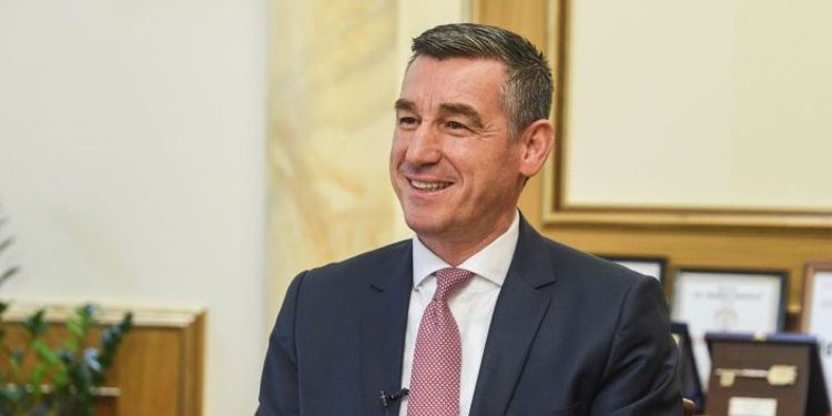 Djali i Kadri Veselit falënderon popullin e Kosovës për mbështetje 