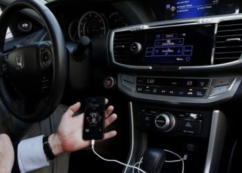 Më të vërtetë nuk qenka zgjidhje mbushja e telefonit në makinë, ja pse?