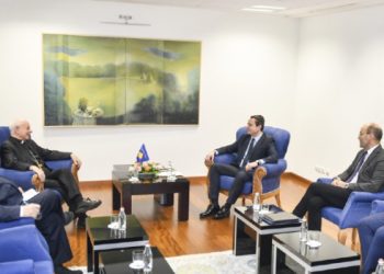 Kurti takohet me përfaqësuesin e Vatikanit, bisedohet për të drejtat dhe liritë e qytetarëve