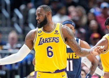 LA Lakers korrin fitore në sezonin e ri të NBA-së