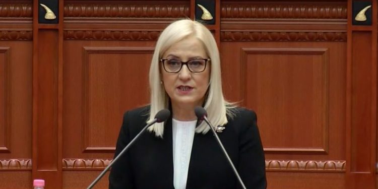 Kryetarja e Kuvendit të Shqipërisë për situatën në veri: Autoritetet serbe të përmbahen