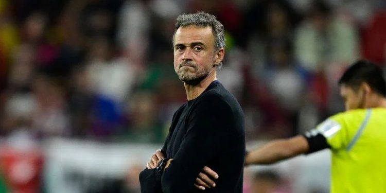 Trajneri i Spanjës u jep lamtumirën lojtarëve që u kthyen kokëulur nga Botërori Katar 2022