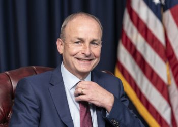 Largohet nga detyra kryeministri irlandez