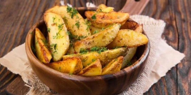 Racion i shijshëm me patate të reja