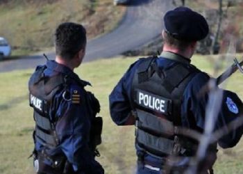 Flet njëri nga policët e bllokuar në veri: Ne nuk tërhiqemi!