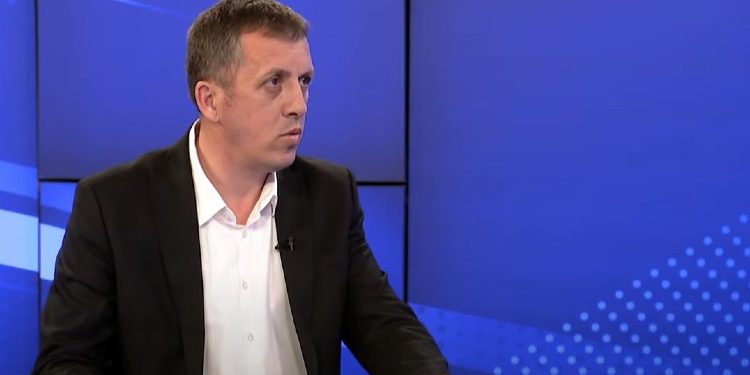 Situata në veri, Zyba: “Zullumit” po i vjen fundi dhe barrikadat duhet të largohen