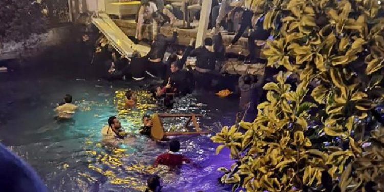 Në Stamboll shembet një pjesë e restorantit, njerëzit përfundojnë në det