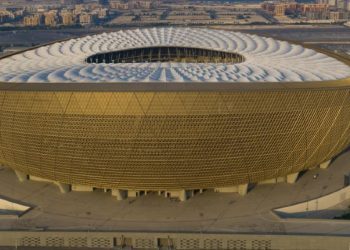 Vdes një roje sigurie në Katar, bie nga kati i 8