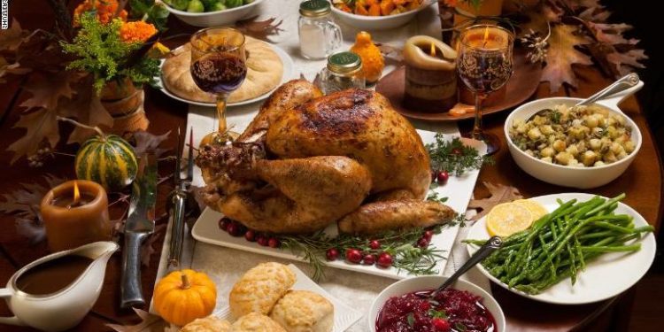 Çfarë s’duhet t’ju mungojë në tryezën e ndërrimit të viteve