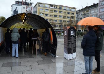 “Tuneli i fundit”, ekspozita që u dedikohet femrave të vrara nga dhuna në baza gjinore