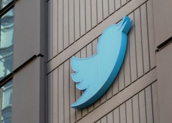 Twitter rikthen llogarit e suspenduara