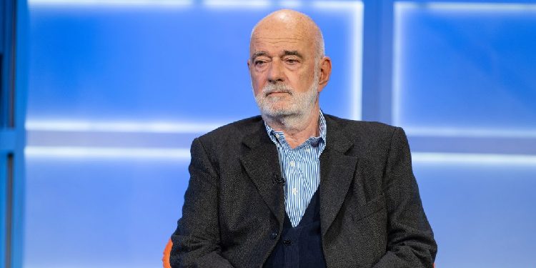 Situata e fundit në veri, deputeti serb e akuzon Vuçiqin për barrikadat