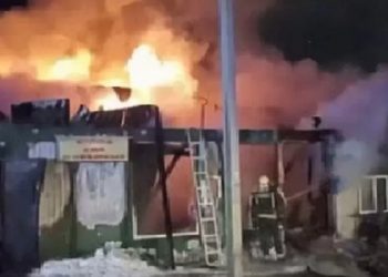 Një shtëpi për të moshuarit përfshihet nga zjarri, humbin jetën afro 20 persona në Rusi
