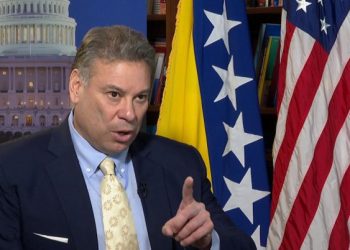 Escobar e komenton kërkesën e Serbisë për kthimin e ushtarëve të saj në Kosovë