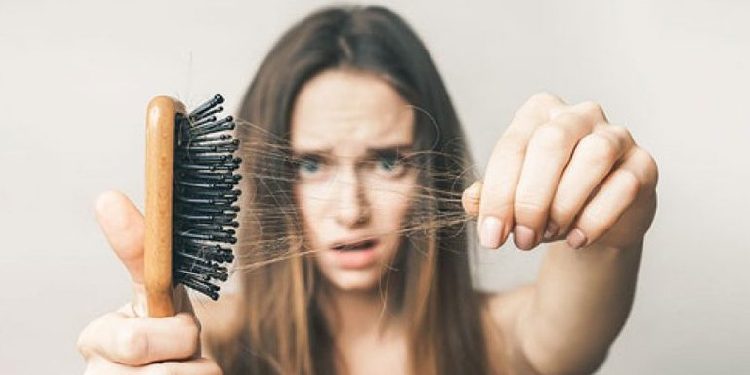 Ekspertët tregojnë se çfarë duhet të bëni nëse ju bien flokët