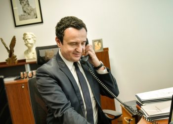 Për çka bisedoi Kurti me diplomatin grek mëngjesin e së shtunës?